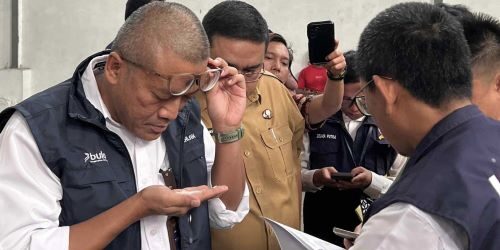 KPPU dan Bulog Sumut sidak kilang penggilingan padi terkait dugaan pengoplosan beras 


