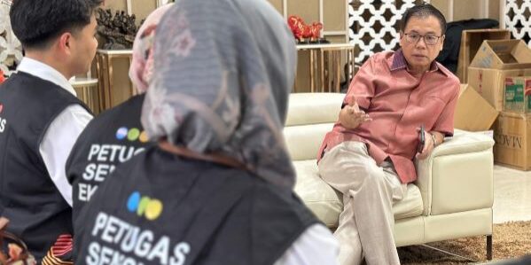 Sofyan Tan di Medan Sunggal ketika menerima Petugas Sensus Ekonomi 2026


