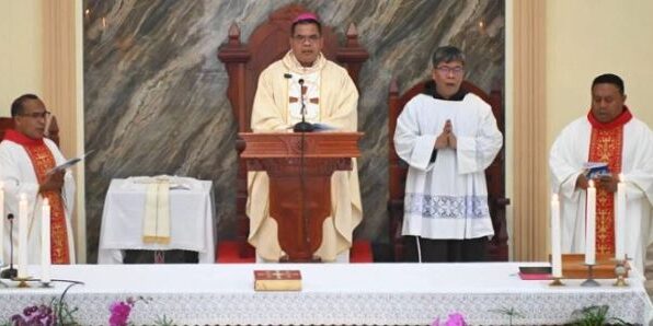 Uskup Agung Medan Mgr. Kornelius Sipayung, OFMCap memimpin Perayaan Syukur Yubileum ke-75 Paroki Santo Fidelis Doloksanggul

