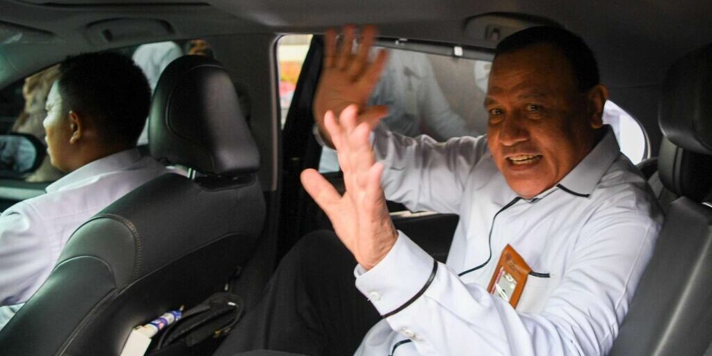 Ketua Komisi Pemberantasan Korupsi (KPK), FB, memasuki mobilnya usai memenuhi panggilan Dewan Pengawas (Dewas) KPK di Gedung Pusat Edukasi Antikorupsi KPK (ACLC), Jakarta, Senin (20/11/2023).