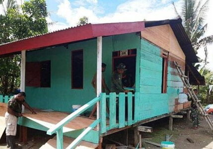 Salah satu rumah milik warga Kampung Muare, Distrik Mimika Timur, Kabupaten Mimika, Papua yang di renovasi RTLH oleh Kodim 1710/Mimika melalui program Binter Terpadu TA 2019 (Ant/HO-Kodim 1710/Mimika)