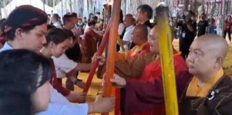 Api dharma dari Mrapen tiba di Candi Mendut pada Sabtu (10/5/2025) tanda dimulai rangkaian perayaan Tri Suci Waisak